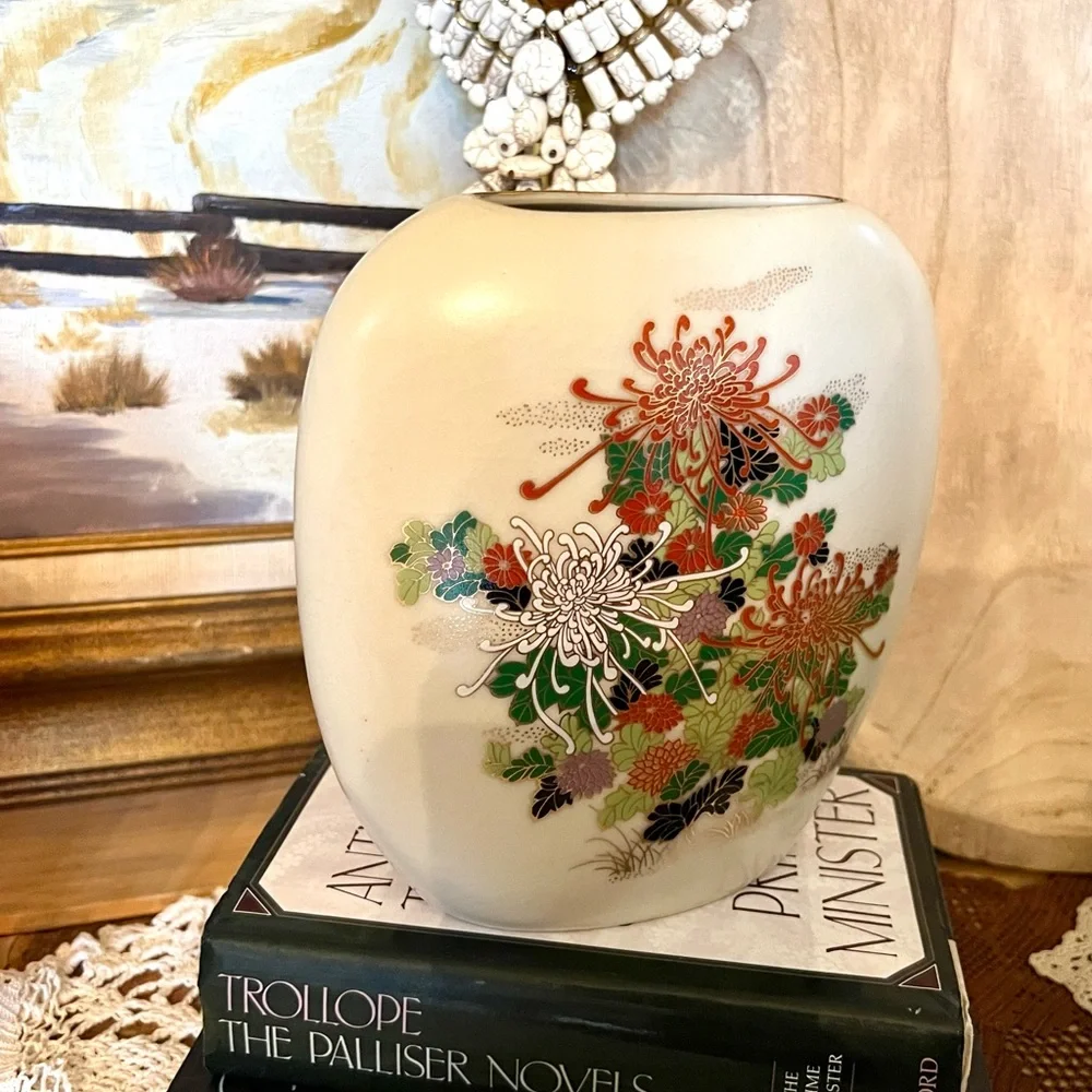 Vintage Japanese Porcelain Flat Vase Chrysanthemum Gold Trim / H - 7 1/4